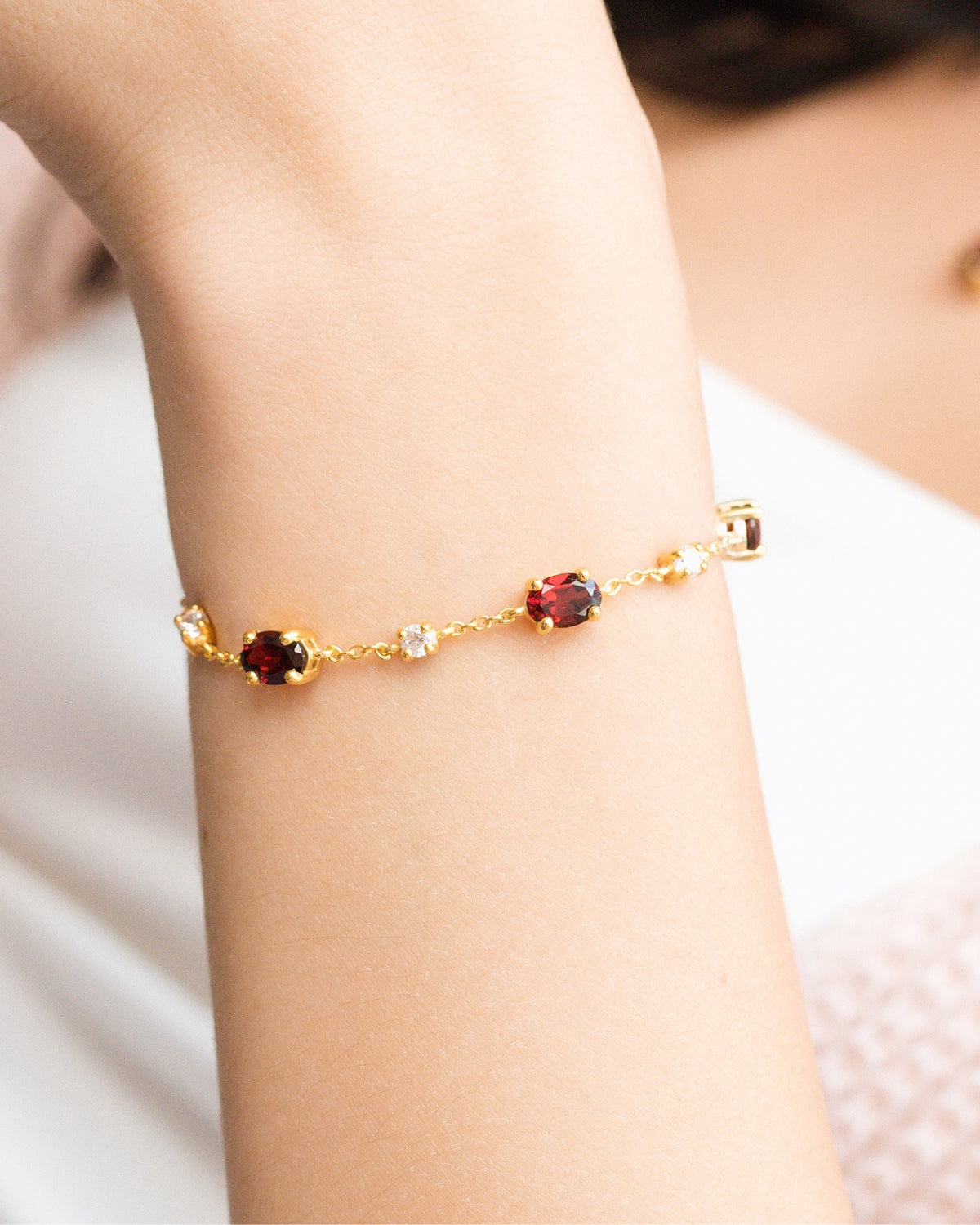 Garnet Bracelet in 18k Gold Vermeil