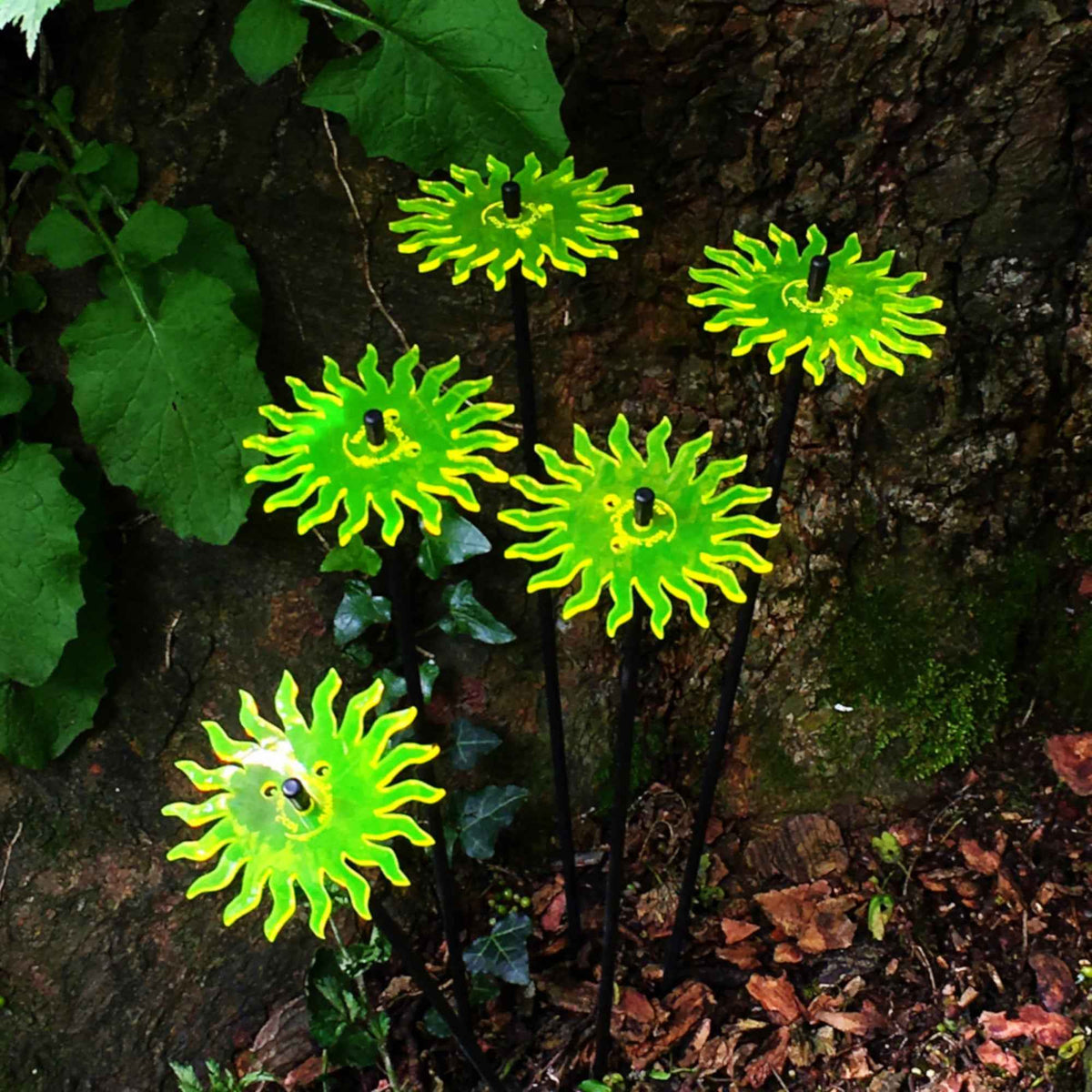 Garden Décor Ornaments Set of 5 'Smiling Suns'