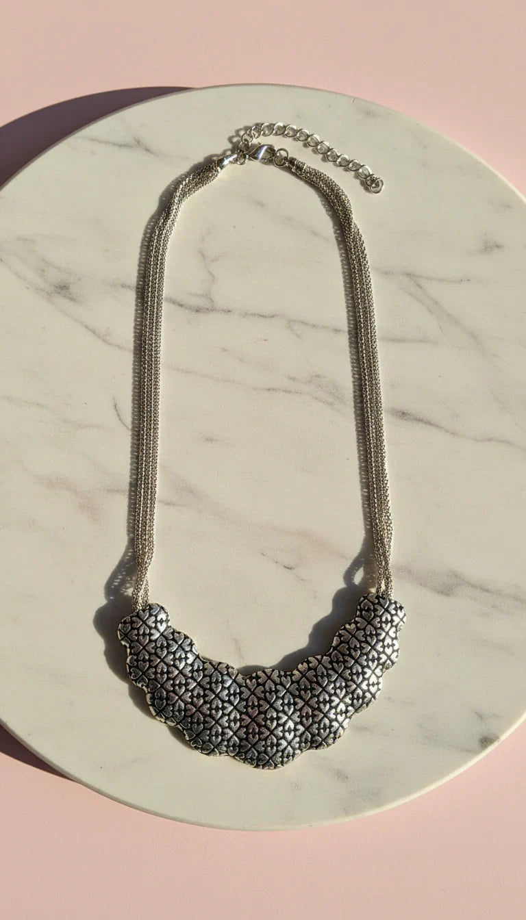Silver Graphic Heart Collar Necklace