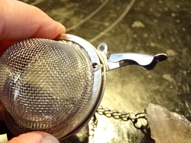Loose Tea Stainless Steel Strainers With Rough Cut Crystal Decoration